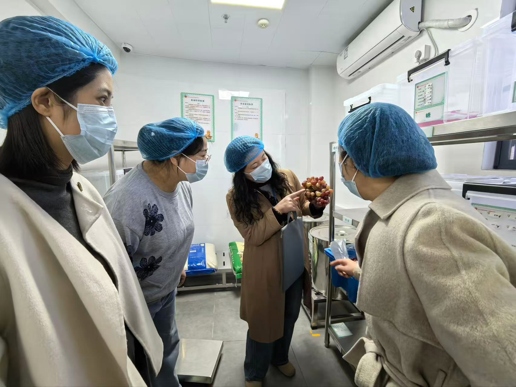 251022 督导赋能促规范 精细管理护成长——栖霞幼儿园翡翠天悦园迎接十月 “园务管理” 专项督导_html_mef67fd.jpg