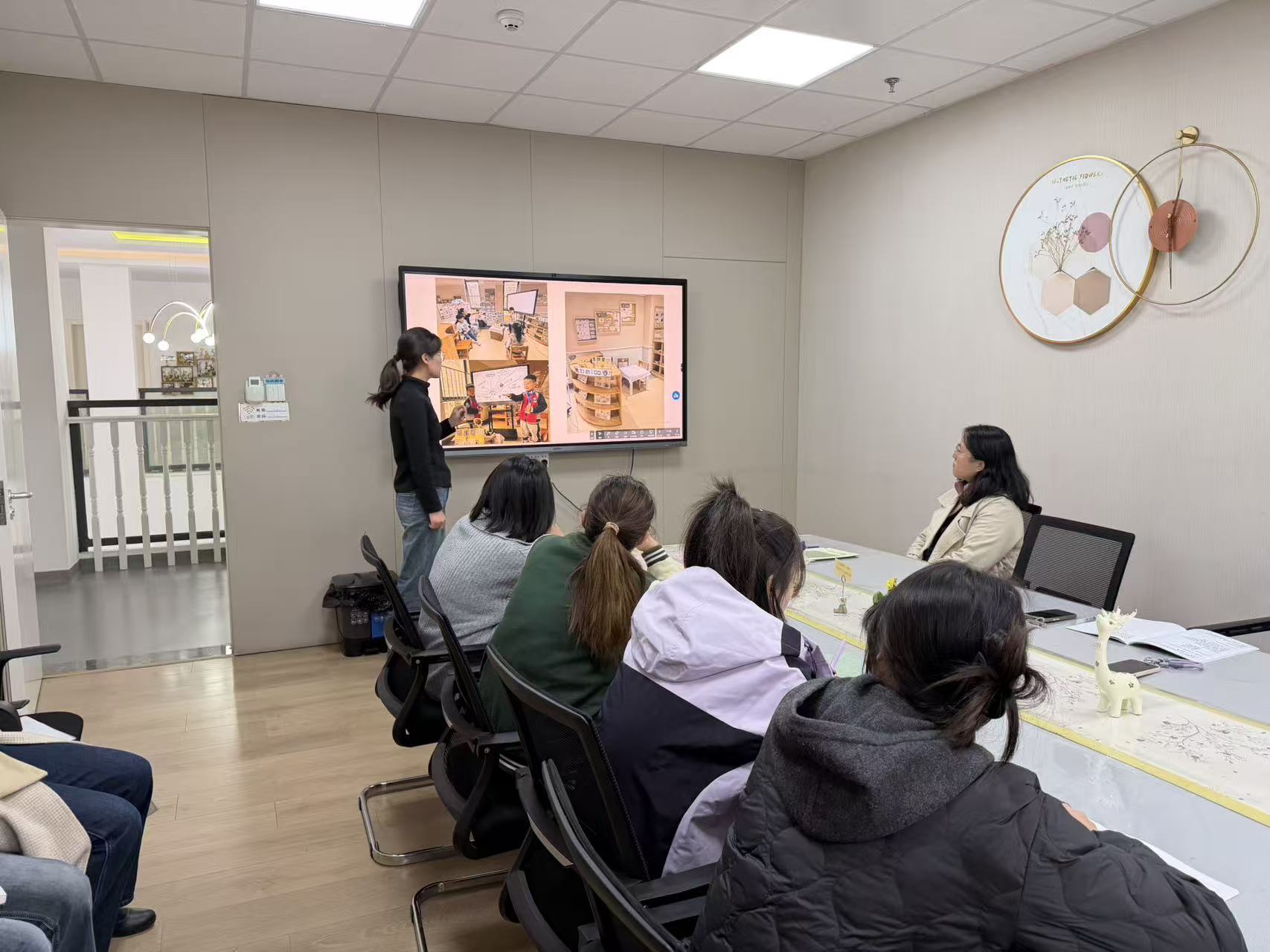 251027观摩分享促提升 学习探讨共成长--栖霞幼儿园翡翠天悦园语言区环境创设案例研讨会(1)_html_m7c83f7ff.jpg