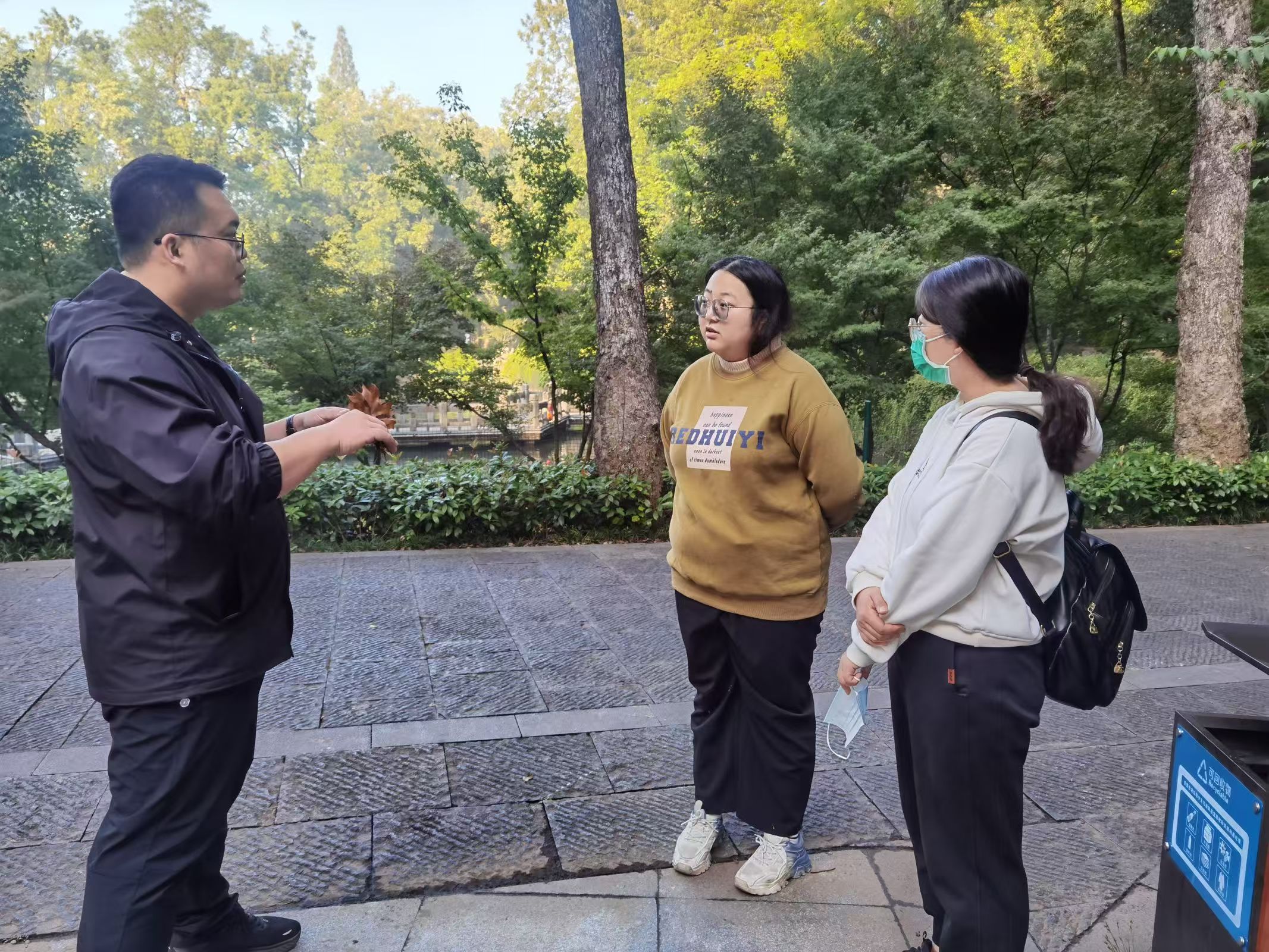 深耕地域资源  绽放运动华彩——记栖幼红枫分园栖霞山实地教研活动  万紫薇_html_58de529f.jpg