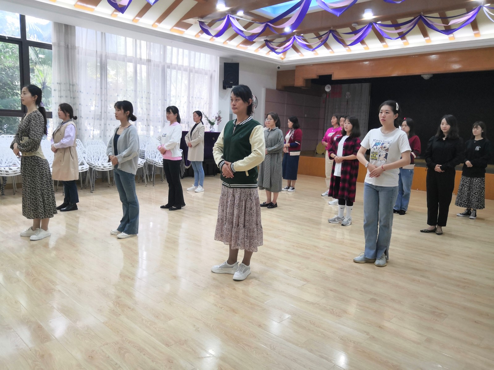 【枫香栖幼】学礼仪塑形象 增素质展风貌  ——栖幼五福园业务学习之教姿教态