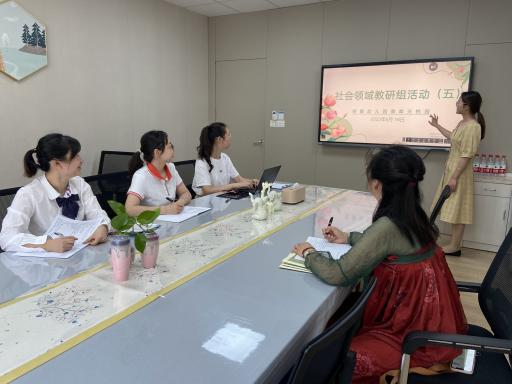 220616以研促教 助力成长——栖霞幼儿园翡翠天悦园社会领域教研组活动（五）_html_m59c79121.jpg
