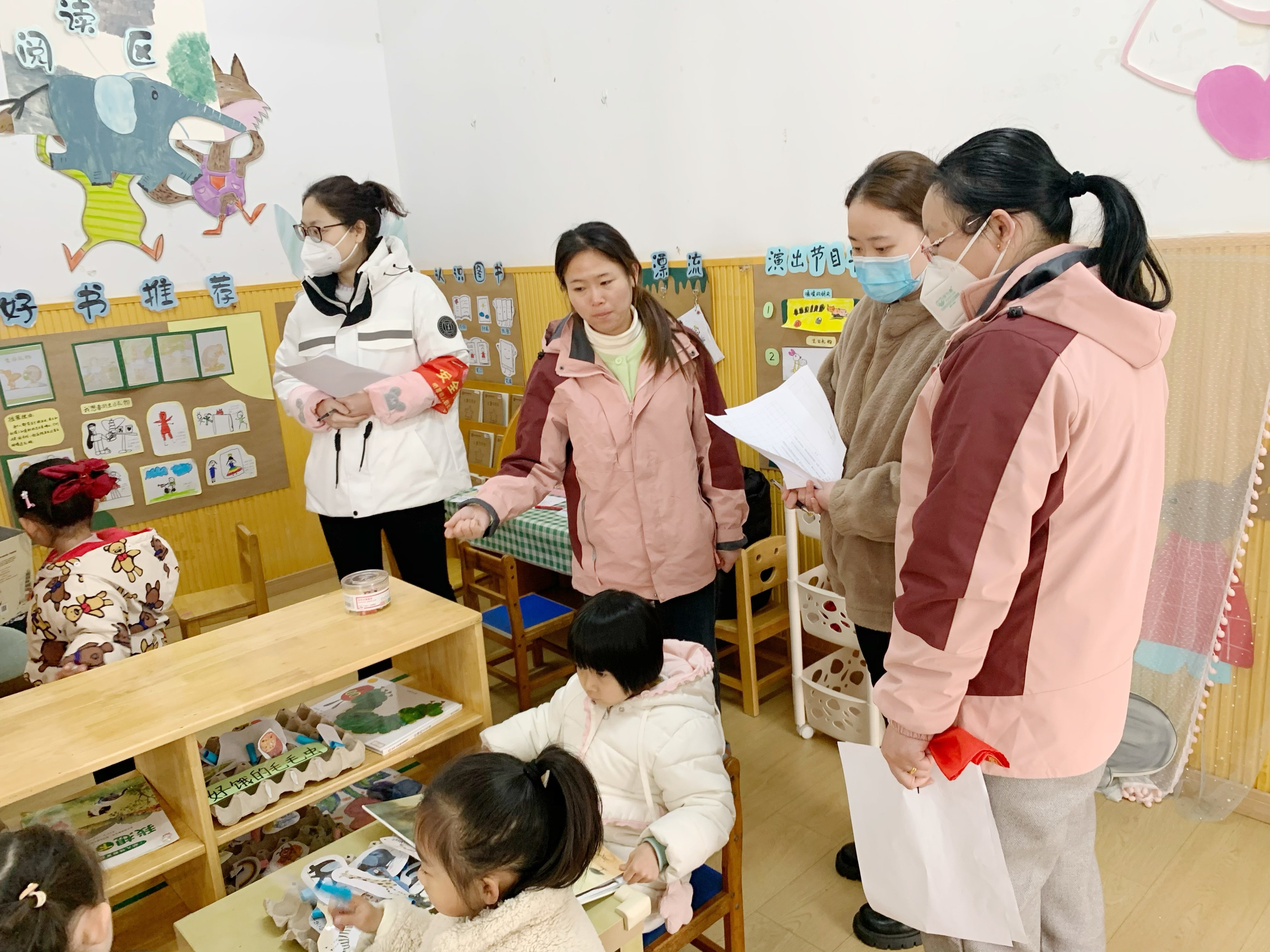 230224阅读润书香  阅读启童心——栖幼红枫分园阅读区评比活动 （有图）_html_2acd5e36.jpg