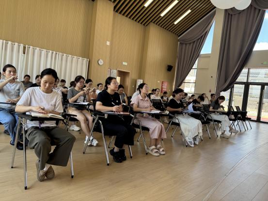 250823以案为鉴守师德 警钟长鸣正师风——栖霞幼儿园云栖园师德专项会议暨警示教育  刘菁_html_m5b5cfbf1.jpg