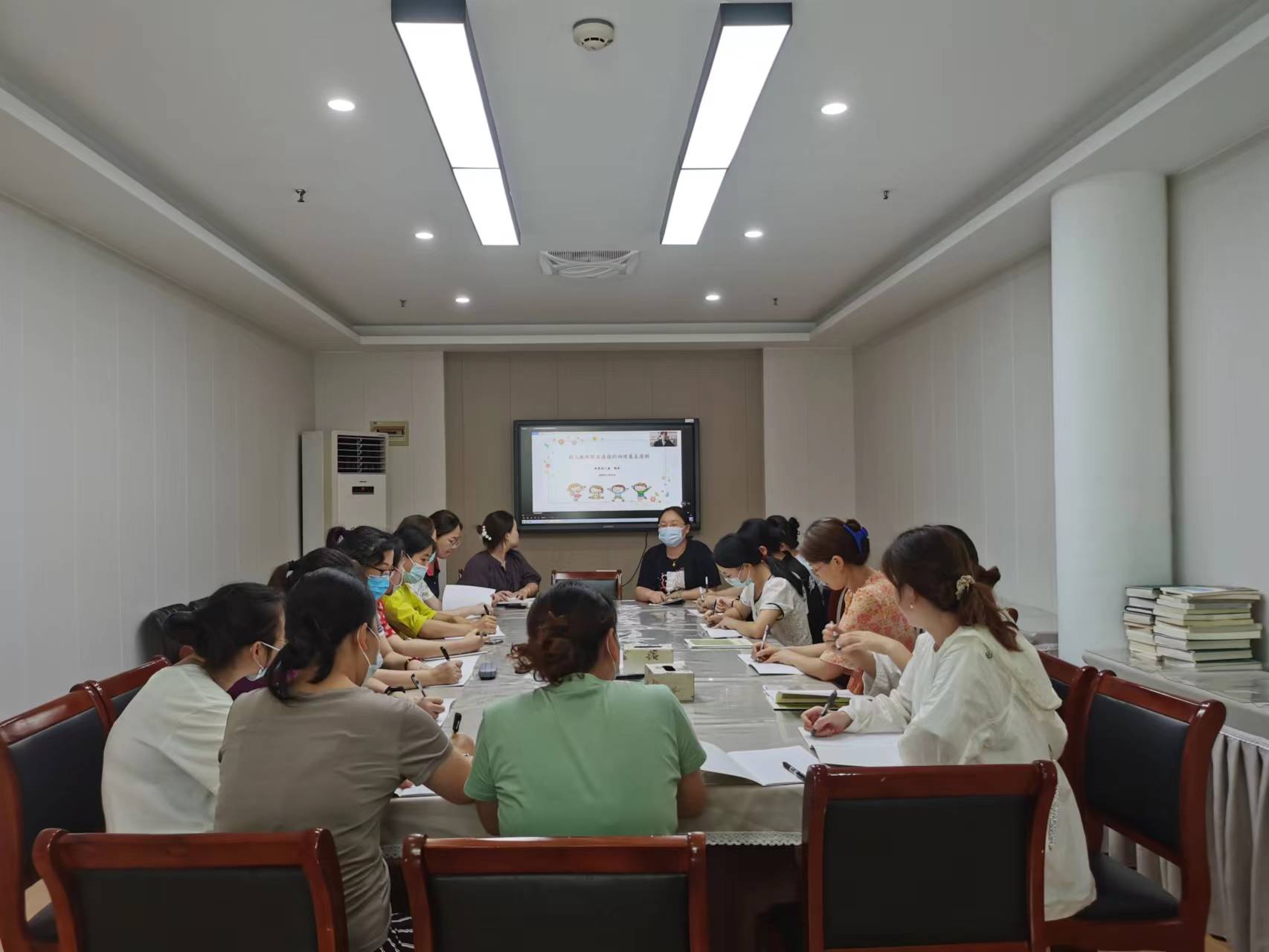 【枫香栖幼】不忘从教初心 恪守职业道德  ——栖霞幼儿园红枫园师德专项会议