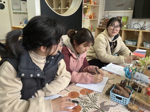230303聚焦主题审议 助推课程实施栖霞幼儿园翡翠天域园大班组《准备上小学》后审议《我要换牙啦》前审议活动_html_m57a02b83.jpg