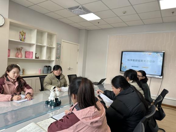 240116匠心守初心， 笃行以致远-栖霞幼儿园翡翠天域园科学组期末总结会议_html_m22d586c9.jpg