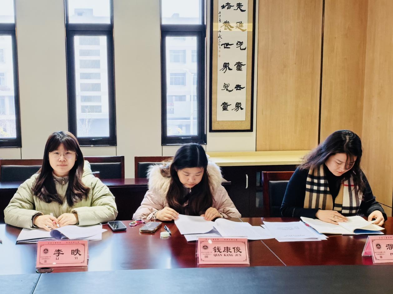 【湖畔·科研引领】“研”途深耕耘  中期启新程——金陵小学（仙林湖校区）十四五规划课题中期论证_html_m1a7f4f1c.jpg