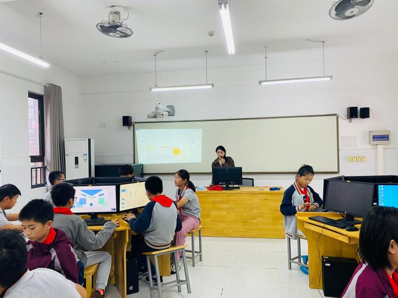 【湖畔·童化课堂】课堂展风采，以研促成长——记信息教研组第三次教研活动_html_m12507fac.jpg