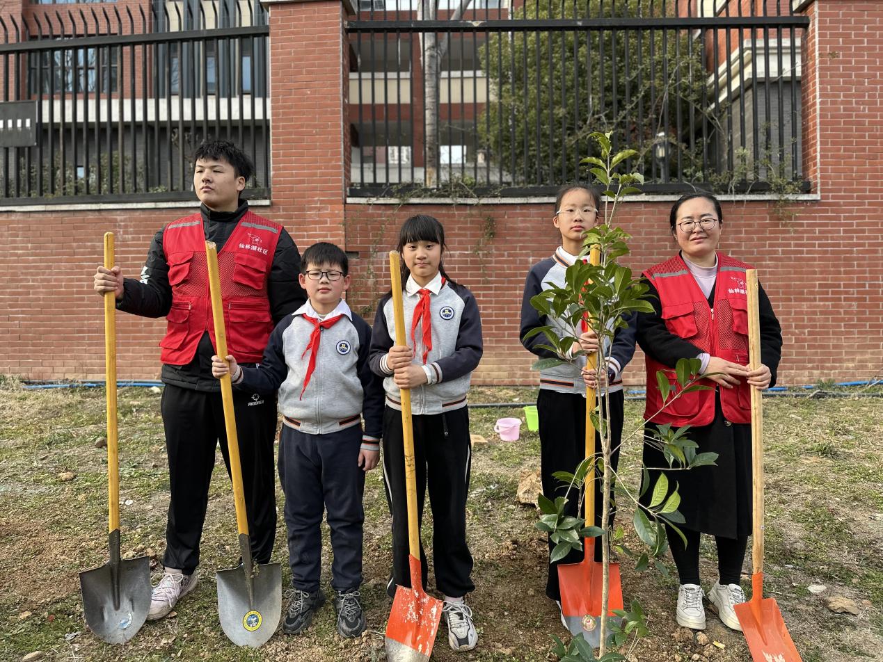 相约春天 共植希望——记金陵小学2024年植树节活动_html_m47ac1f8a.jpg