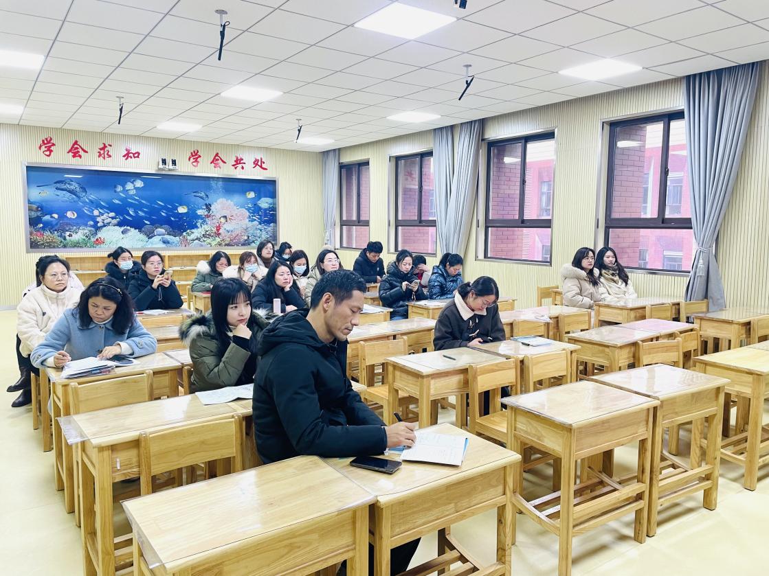 【湖畔·科研引领】课题引领助成长，科研分享共奋进——记金陵小学（仙林湖校区）课题主持人会议(1)_html_m3bb532dd.jpg