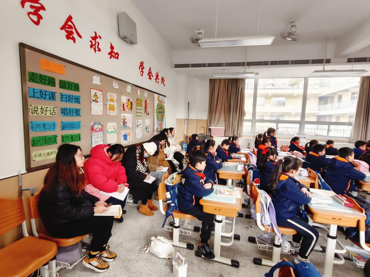 【湖畔·童化课堂】步步登“糕” “语”你共享——记金陵小学（仙林湖校区）二年级语文组教研活动_html_m6b05c498.jpg