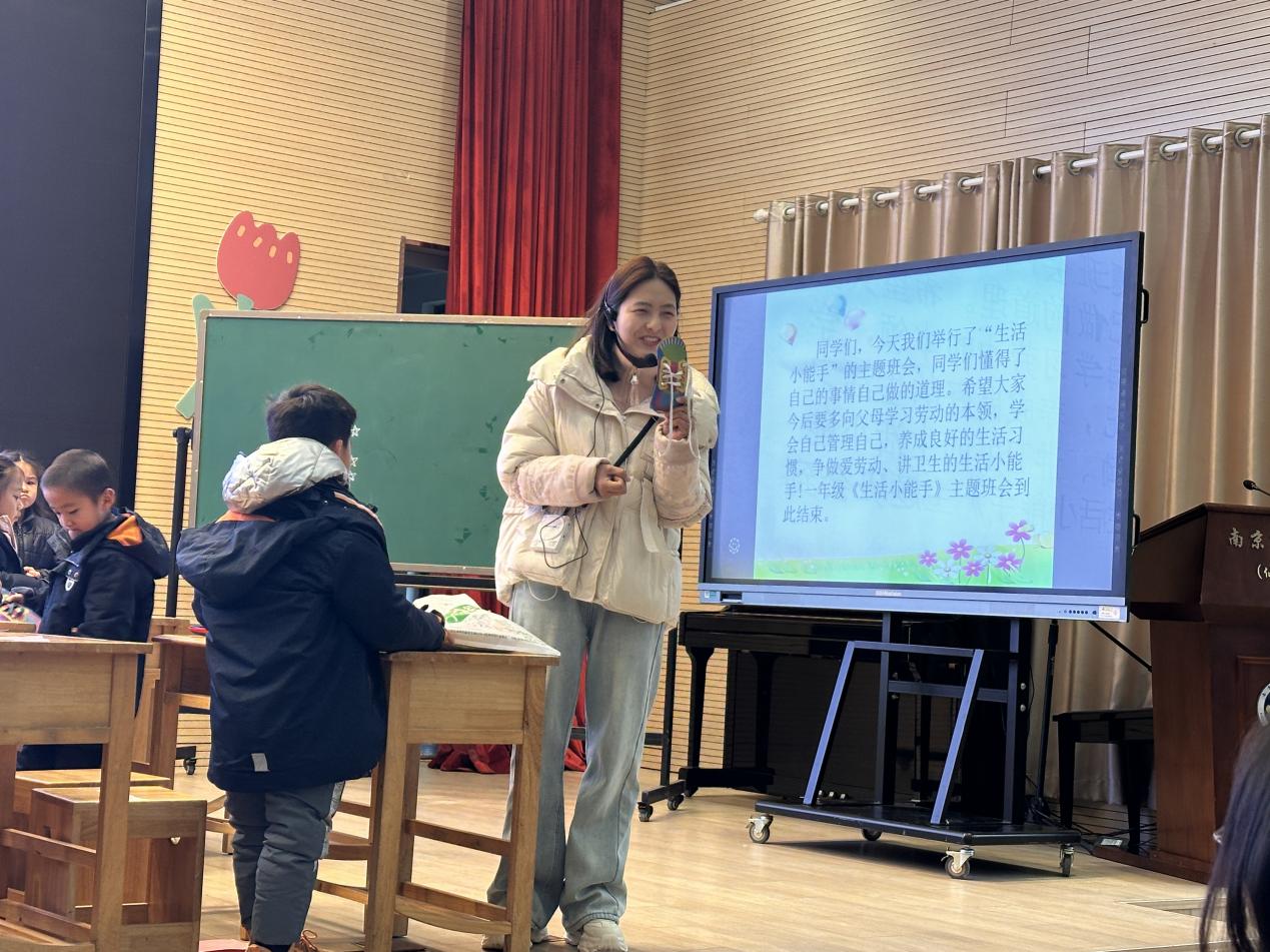 【湖畔•德育研习】把握成长规律，促进学生自立——班主任工作会议_html_5779044c.jpg
