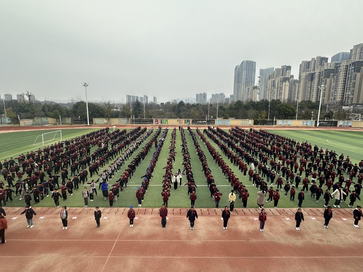 【博学广志】正值青春好韶华，队列队形展风采——金陵小学（广志路校区）开展队列队形及广播操比赛_html_m7f335949.jpg