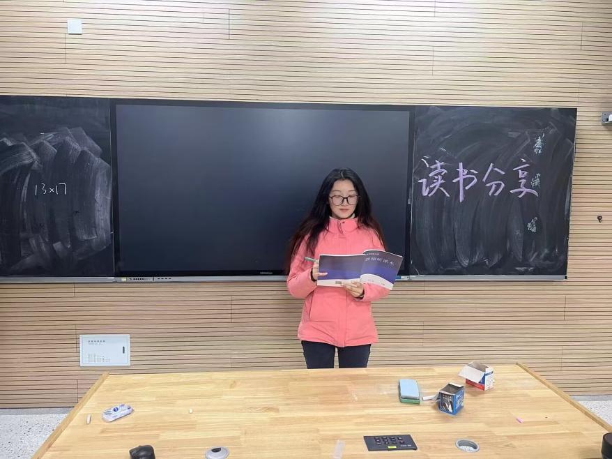 【博学广志】沐书香，阅分享----记金陵小学广志路校区科学组教师读书分享会_html_4a9c4931.jpg