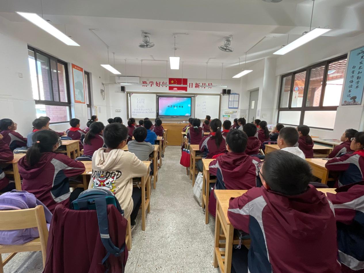 【湖畔·共佑安全】抓常态演练，护平安校园——金陵小学（仙林湖校区）开展地震应急疏散演练活动_html_md35cb10.jpg