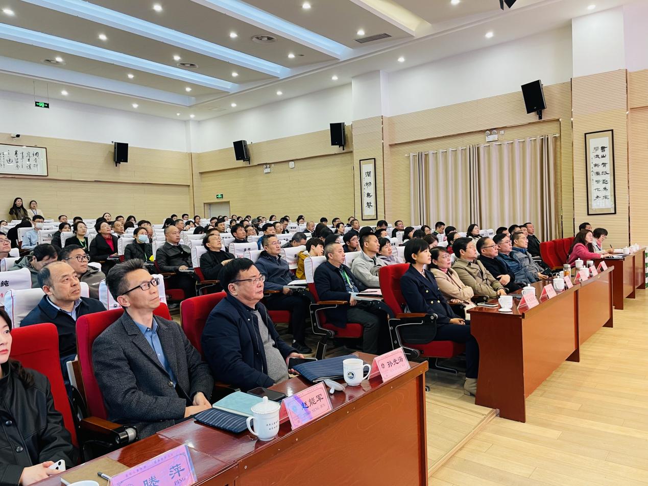 第五十三期全国省、地督学培训班学员莅临金陵小学（仙林湖校区）参观指导_html_m42a12c07.jpg