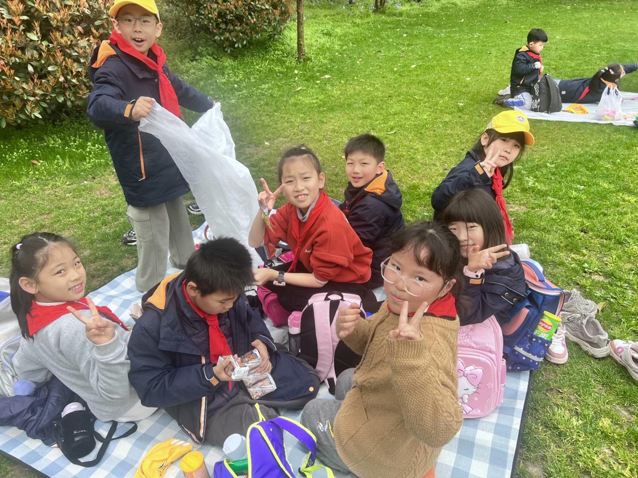 【湖畔·学生活动】春风拂面，学子欢腾——记金陵小学（仙林湖校区）二年级综合实践活动_html_m860ffde.jpg