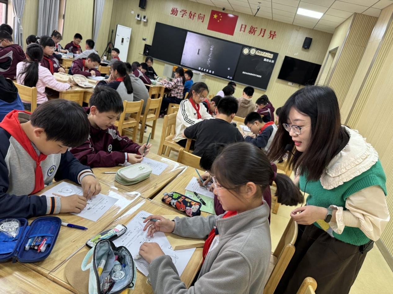 【湖畔·童化课堂】探圆之应用，悟一中同长——数学校本研修之课例研讨（199）_html_2399c319.jpg