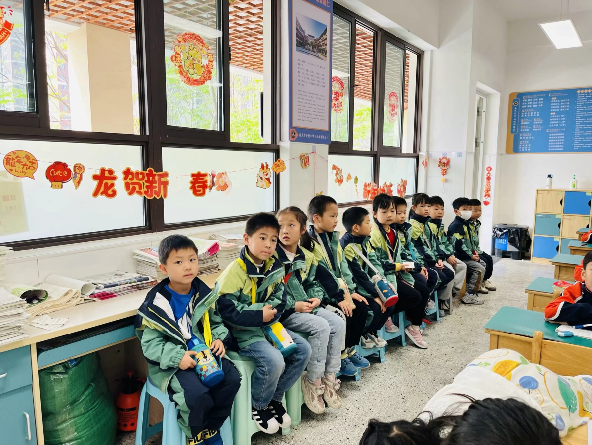 【湖畔·协同育人】“衔”而有道 “接”续未来——金陵小学（仙林湖校区）与幼儿园幼小科学衔接交流活动（五）_html_cc42aba.png