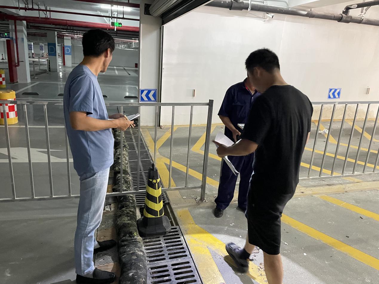 【湖畔·共佑安全】安全无小事，自查护开学——金陵小学（仙林湖校区）开展开学前安全检查_html_1862fd3f.jpg