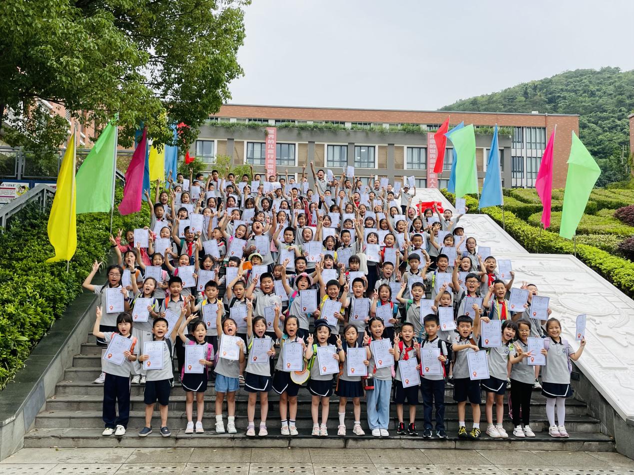 【湖畔·学生活动】创新实践在自然 劳动研学促成长——栖霞区劳动教育月金陵小学（仙林湖校区）生态园研学活动_html_1fce488b.jpg