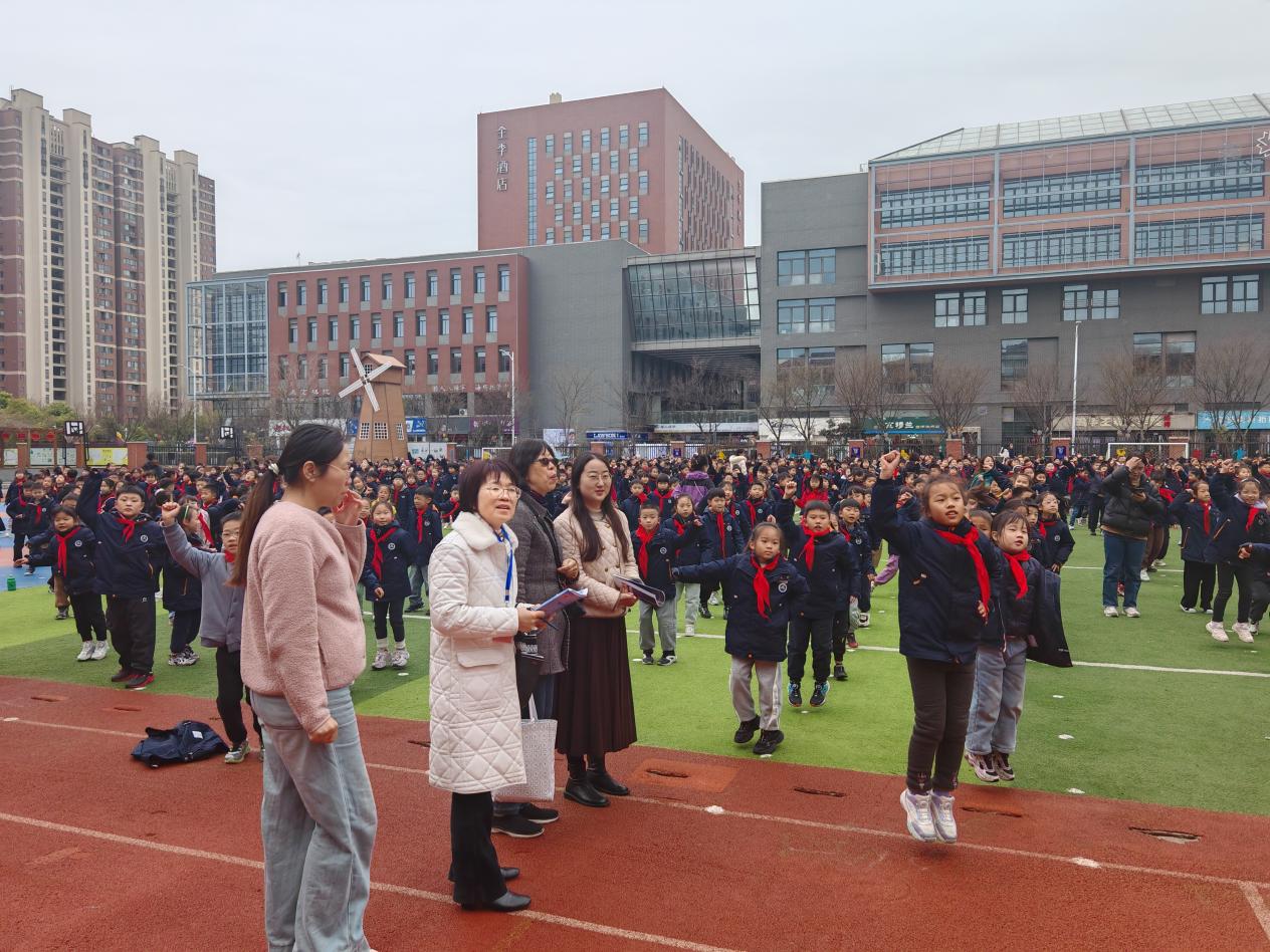 【湖畔·协同育人】督学入校督体质 专项行动在落实-金陵小学（仙林湖校区）3月专项督导_html_m4c084786.jpg