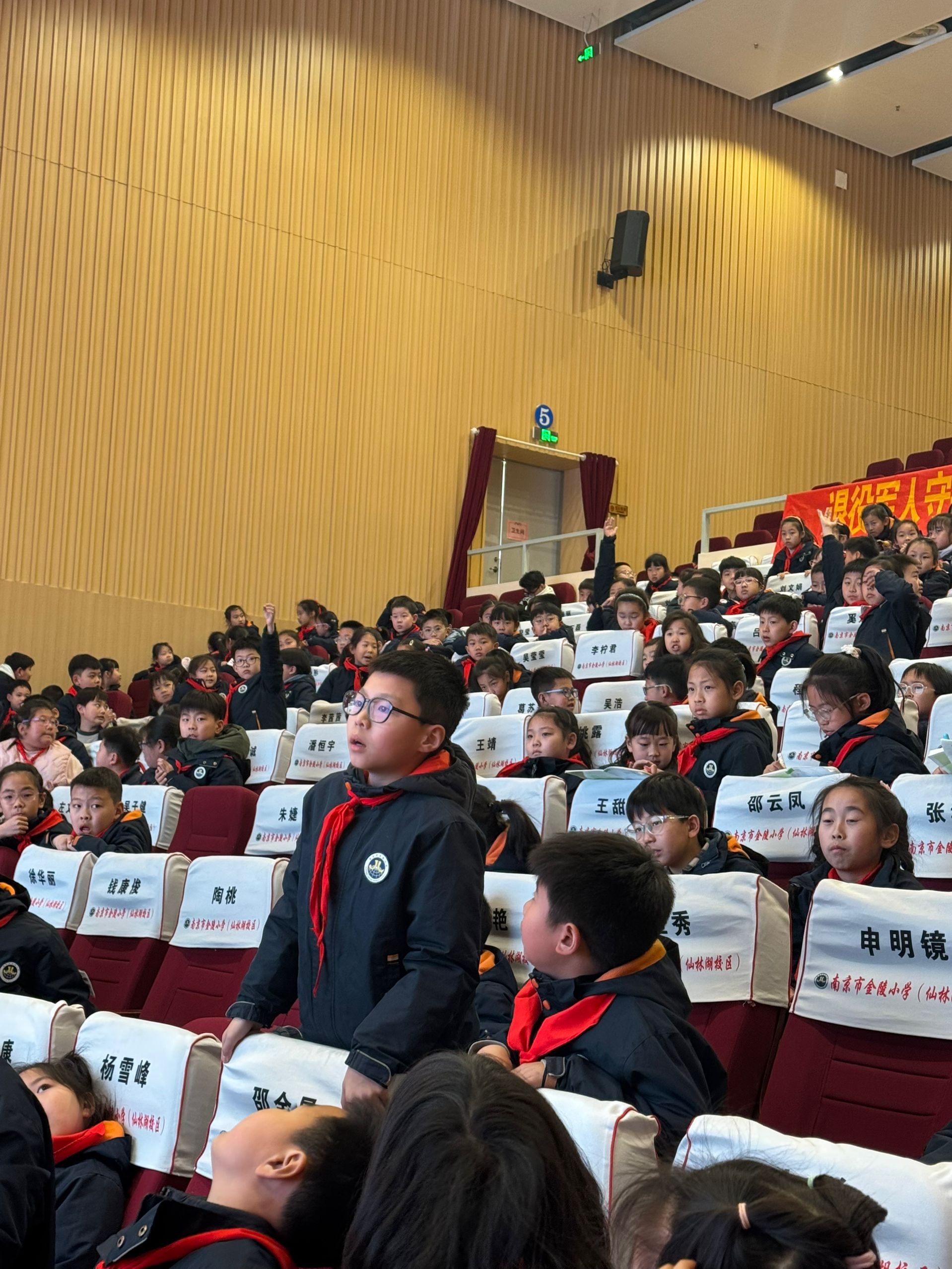 【湖畔·学生活动】铭记抗战历史，传承民族精神——栖霞区“丹霞照初心”老兵宣讲活动_html_2d3e6cf8.jpg
