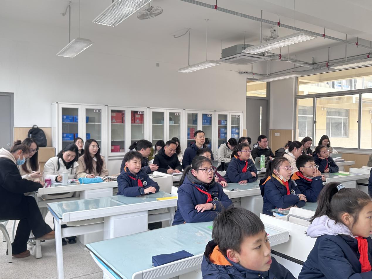 【湖畔·童化课堂】策略化教学促进学生深度思考——集团校首次科学教研活动圆满举行_html_m5c45cc22.jpg