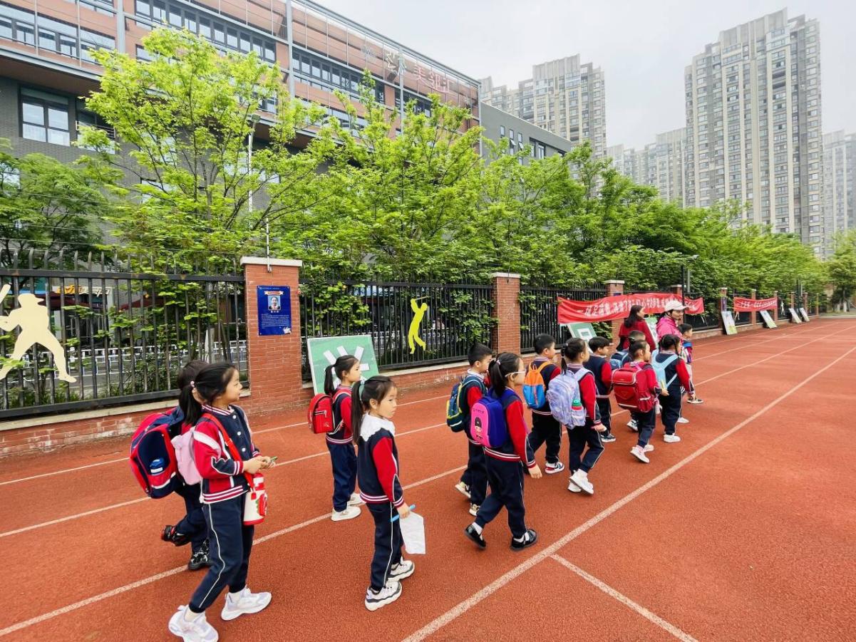 “趣”探小学，“童”享美好——金陵小学（仙林湖校区）与幼儿园幼小科学衔接交流活动（六）_html_m153c7f92.jpg