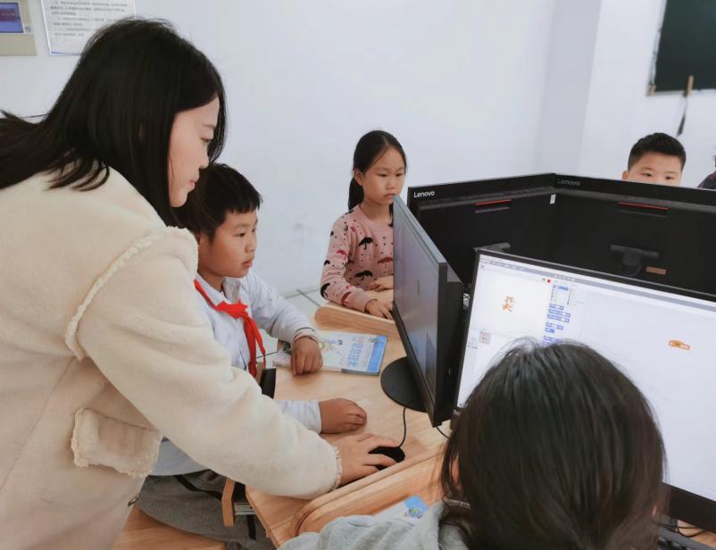 【博学广志】让思维可见 促学习发生——金陵小学广志路校区信息组校本主题研训活动_html_47420d37.jpg