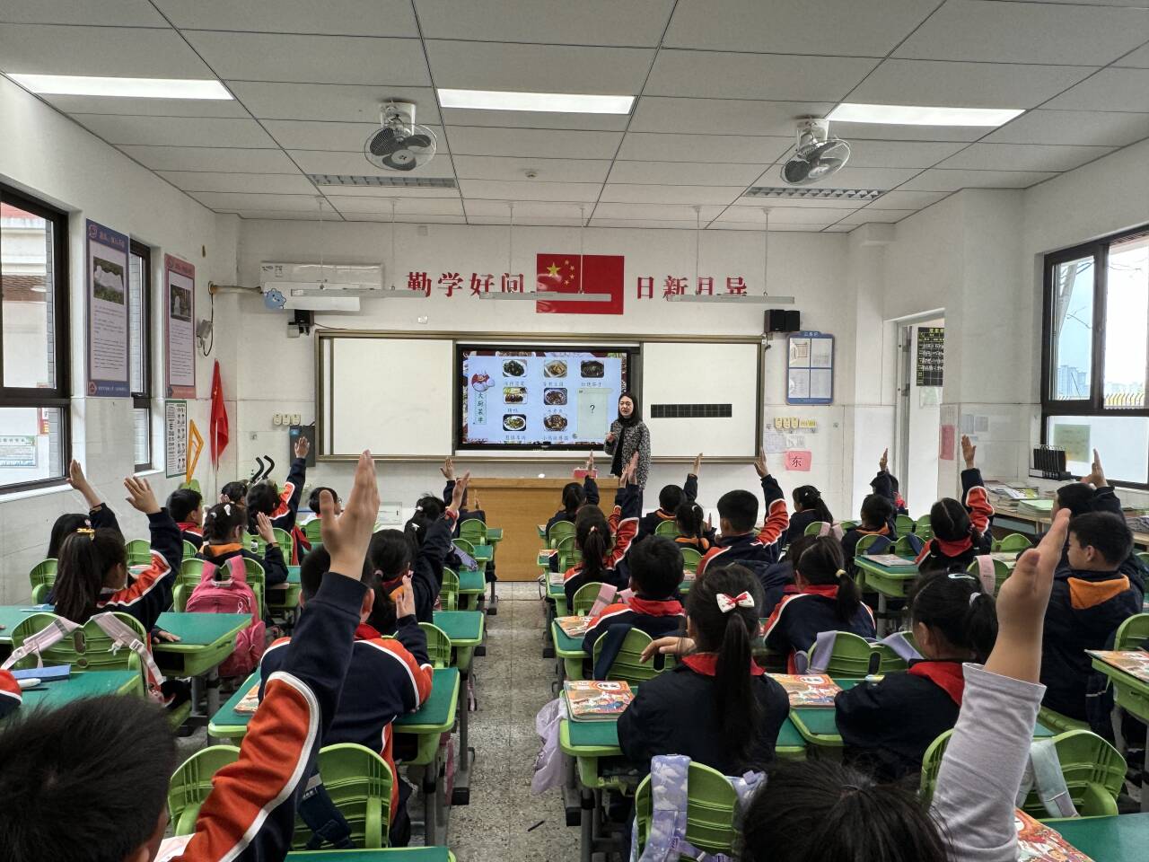 【湖畔&middot;童化课堂】深耕趣味课堂，赋能语文教学——记金陵小学（仙林湖校区）二年级语文组教研活动_html_3e5799fb.jpg