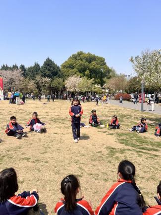 【湖畔·学生活动】春日寻芳 童心飞扬——金陵小学（仙林湖校区）一年级春季综合实践活动_html_181ce0f0.jpg