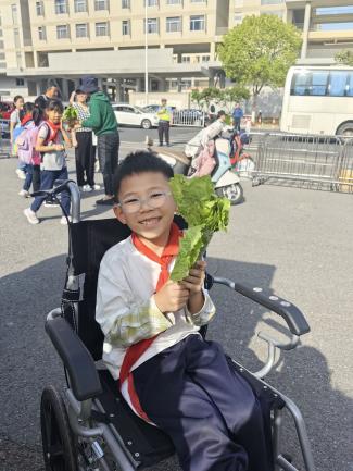 【湖畔·学生活动】金陵小学（仙林湖校区）首启“为‘小虎’建粮仓”蔬菜义卖活动 童心筑爱守护生态_html_m38b70c73.jpg