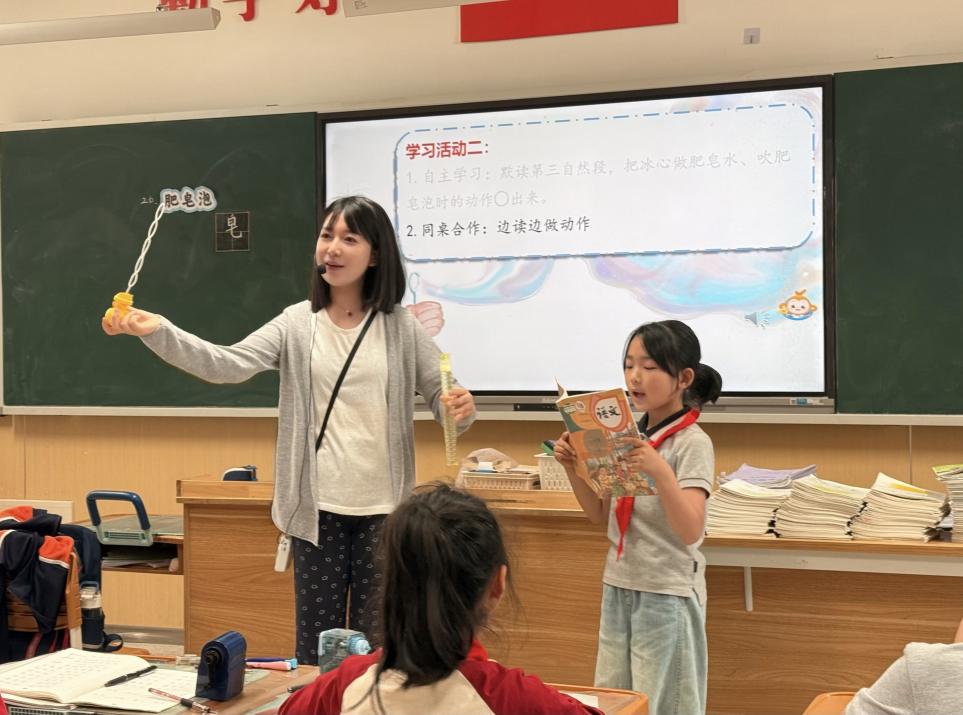 【湖畔·童化课堂】夏韵研语，童心绽华——记金陵小学（仙林湖校区）三年级语文组教研活动_html_13e72588.jpg