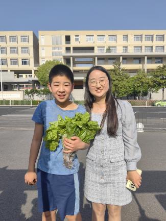 【湖畔·学生活动】金陵小学（仙林湖校区）首启“为‘小虎’建粮仓”蔬菜义卖活动 童心筑爱守护生态_html_1c52acb.jpg