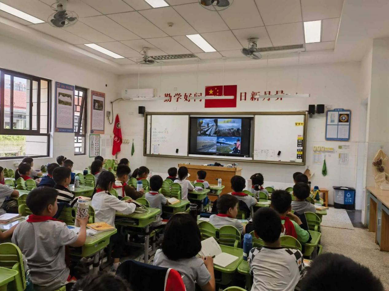 【湖畔·学生活动】劳动点亮成长，平凡铸就伟大——金陵小学（仙林湖校区）开展劳动教育主题班会_html_m6bd95eba.jpg