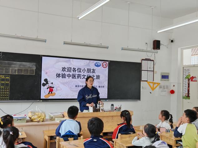 【博学广志】百草润童心 药香满校园——南京中医药大学科普讲座进校园_html_m352d2790.jpg