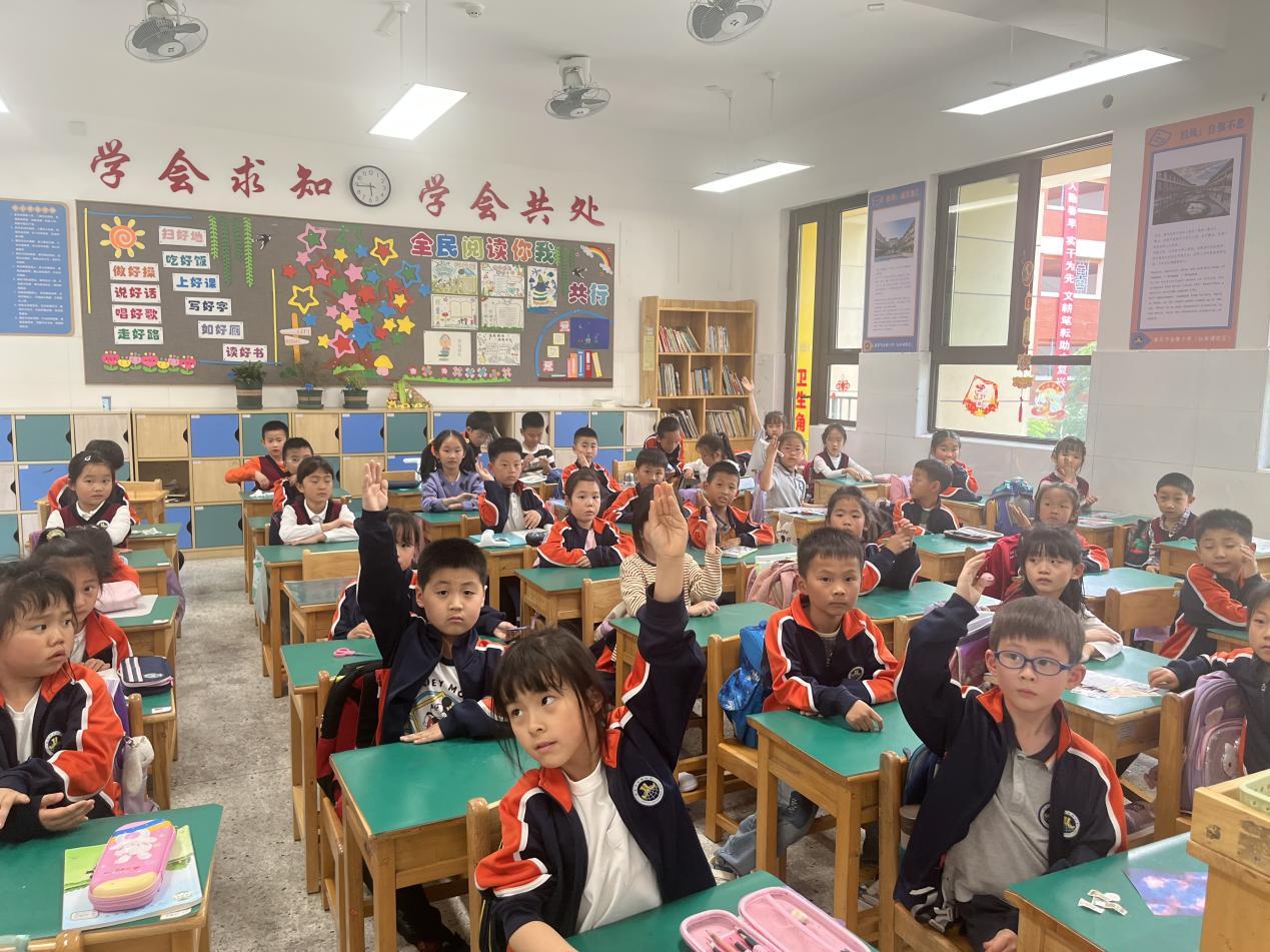 【湖畔·童化课堂】小小商店，别样精彩——数学校本研修之课例研讨（200）_html_6b1d5a4e.jpg