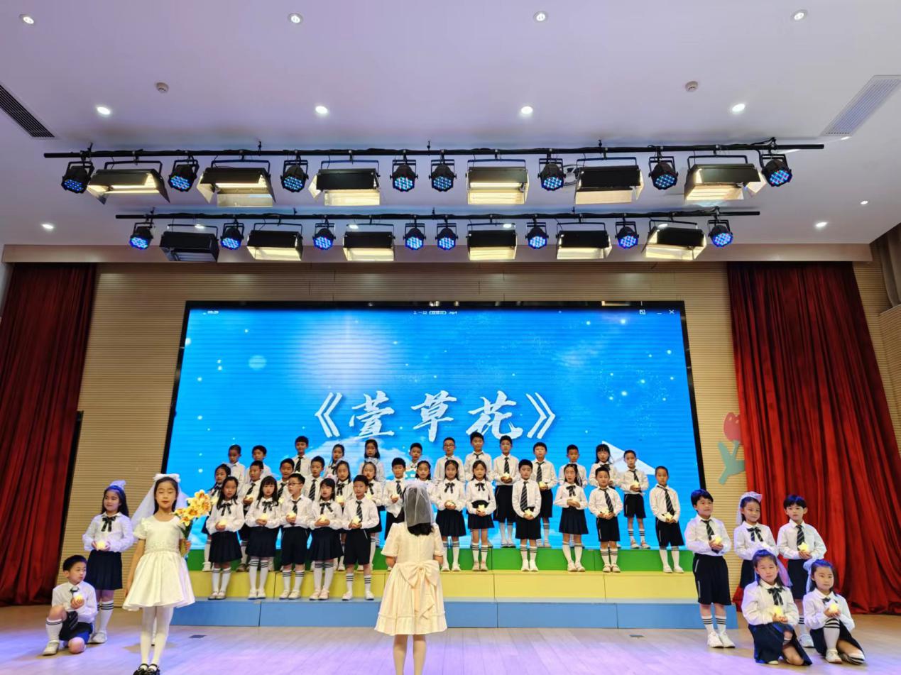 【湖畔·学生活动】“红领巾爱祖国●闪闪发光的你”——合唱比赛一年级专场_html_m9504d96.jpg