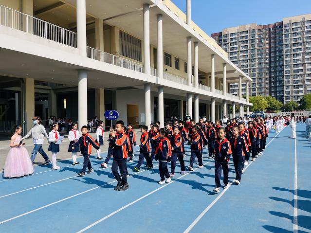 【湖畔·学生活动】“运动展风采，健康向未来” ——金陵小学（仙林湖校区）2023—2024学年春季运动会（二年级）_html_1771622d.jpg