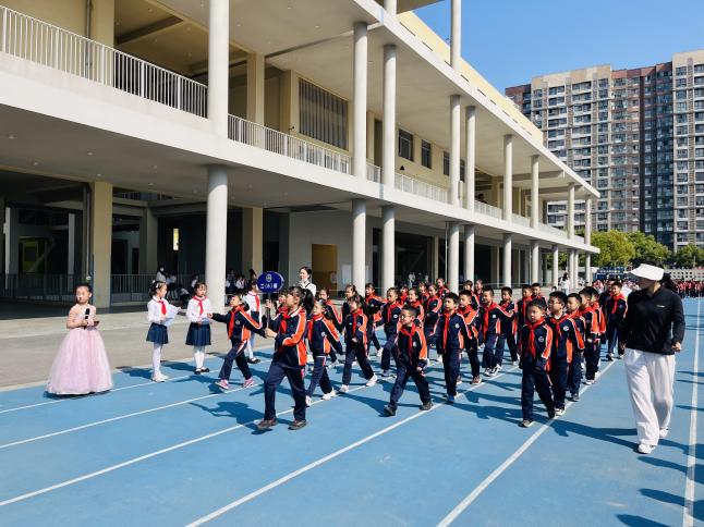 【湖畔·学生活动】“运动展风采，健康向未来” ——金陵小学（仙林湖校区）2023—2024学年春季运动会（二年级）_html_m1070a49b.jpg