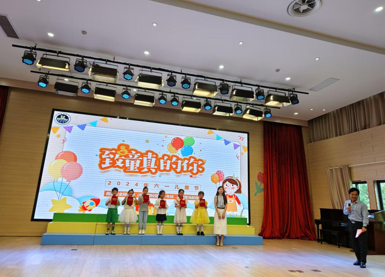 【湖畔·学生活动】“红领巾爱祖国●闪闪发光的你”——合唱比赛一年级专场_html_m1c9f5bfa.jpg