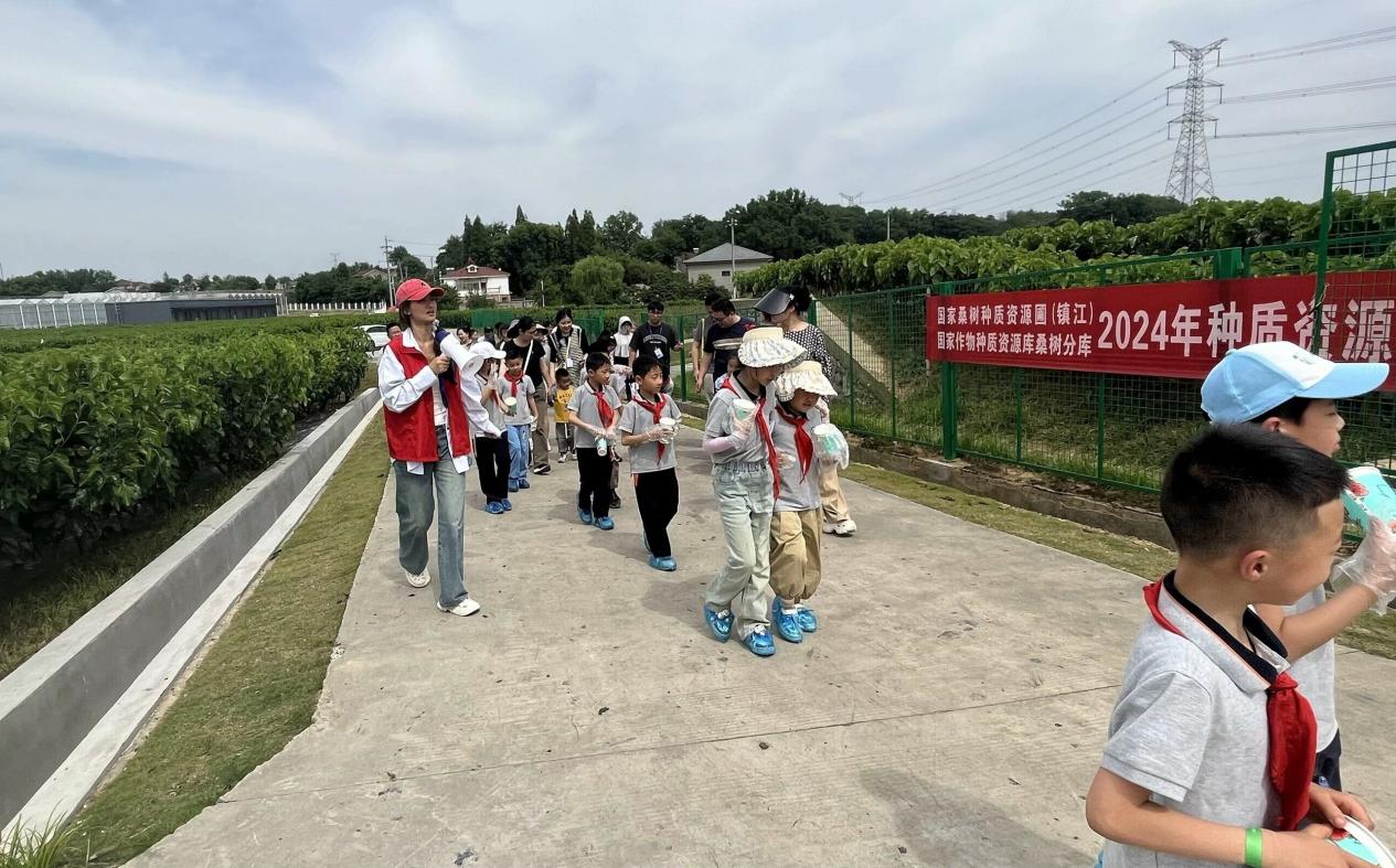 【湖畔 家长互助团】梦起科大，智慧启航——“小蓝鲸”科普研学营第二次蚕桑和船海科技之旅_html_m382a88f6.jpg