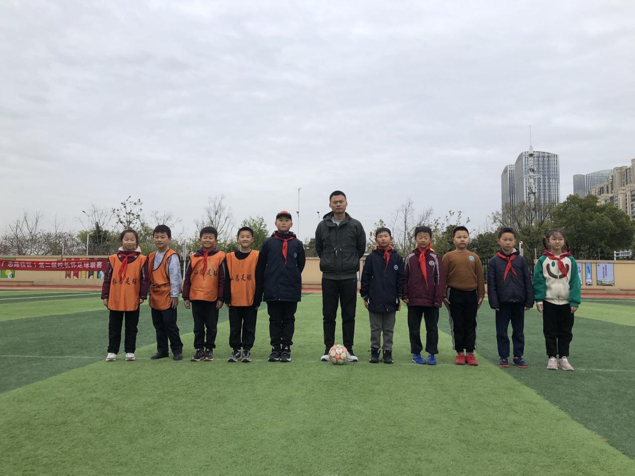 【博学广志】足球传递梦想 绿茵放飞希望—金陵小学广志路校区第二届“校长杯”校园足球联赛侧记_html_m3553120d.jpg