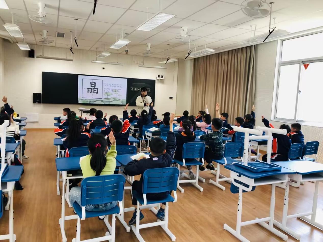 【湖畔·童化课堂】读写结合，构建高效课堂——记金陵小学（仙林湖校区）语文大组教研_html_mf14544d.jpg