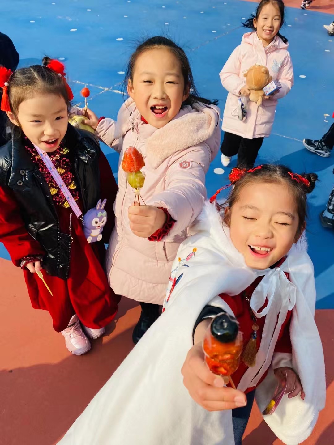 【湖畔·学生活动】“祥龙迎春 龘龘前行 ” ——金陵小学（仙林湖校区）2024元旦国潮市集来啦！_html_m1c890666.jpg