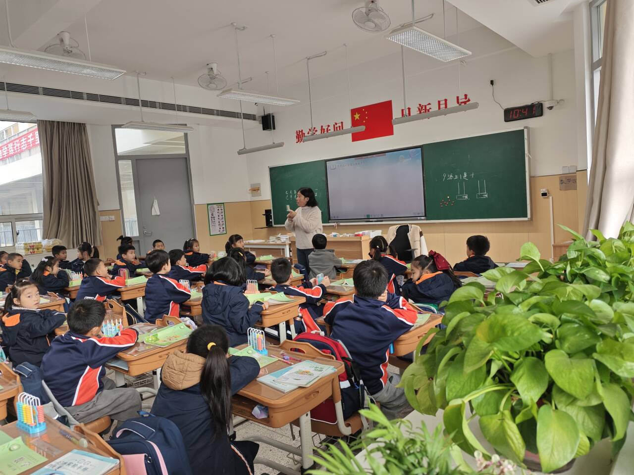 【湖畔·家校共育】携手启航，共筑成长梦——金陵小学（仙林湖校区）第五次“家长开放月”（一年级篇）_html_m126be858.jpg