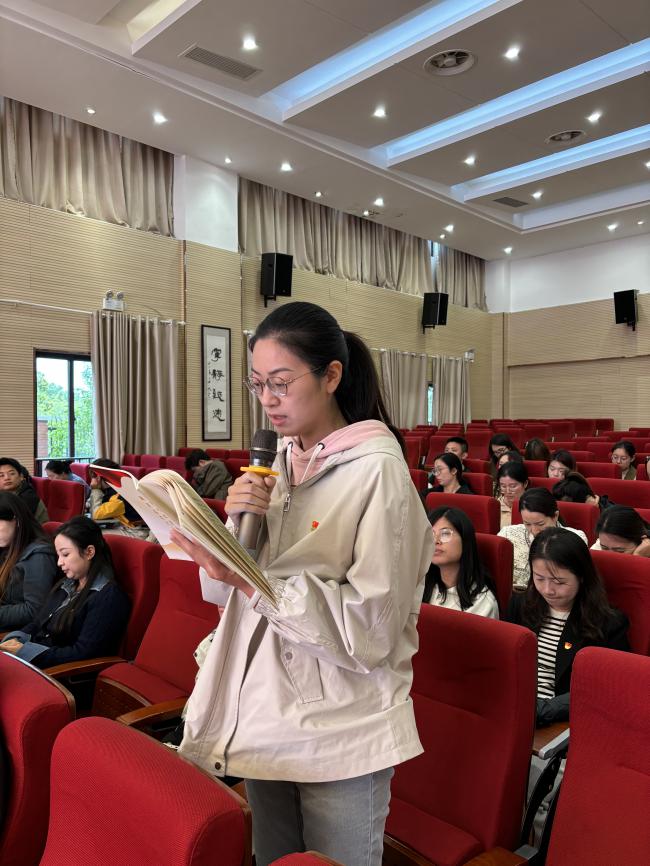 【湖畔·先锋示范】信念坚定，新程扬帆——中共南京市金陵小学仙林湖校区党支部预备党员转正大会docx_html_m188a3eb0.jpg