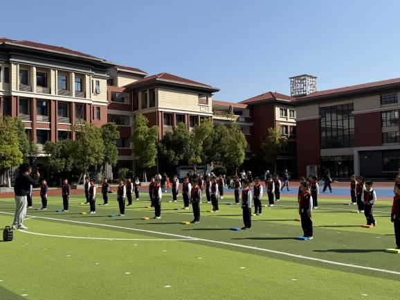 筑梦基础体适能，扬帆教学新航程——记栖霞区体育教研活动_html_4fcad5dd.jpg
