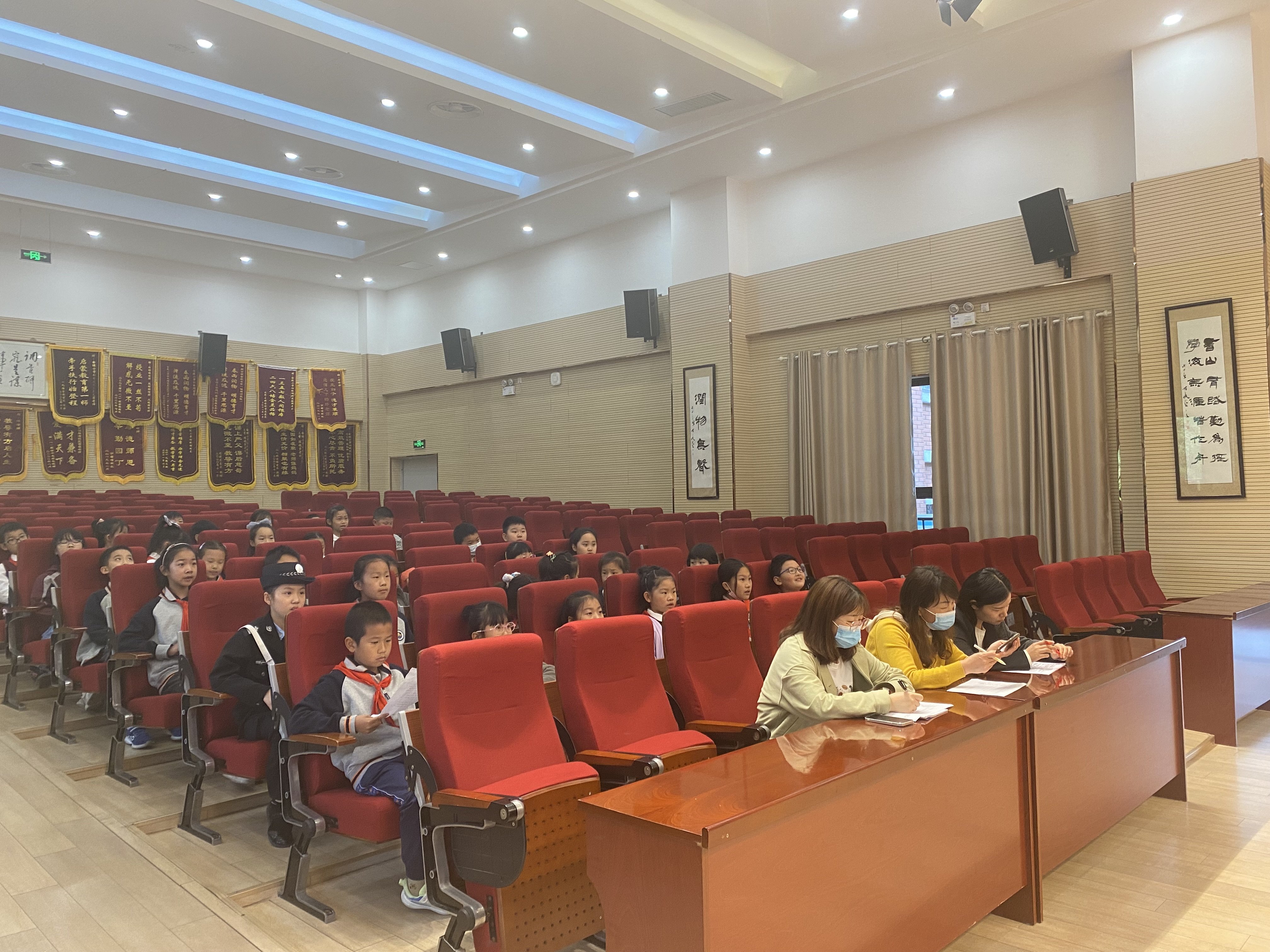 【湖畔光影】珍惜水源 行动你我——金陵小学（仙林湖校区）第三届语文活动周之朗诵比赛_html_55079bb3.jpg